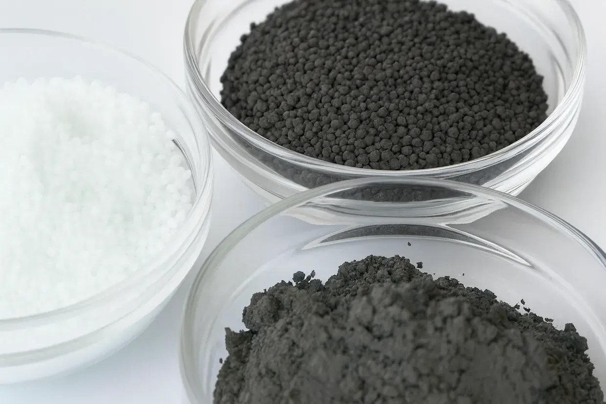 Materiály pro kovové a keramické díly.webp